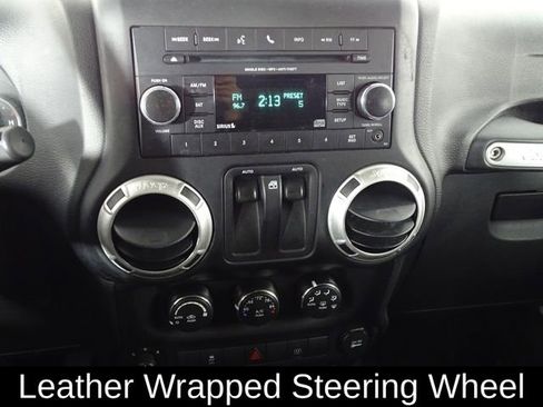 Used 2016 Jeep Wrangler Rubicon w/ Power Convenience Group image 22