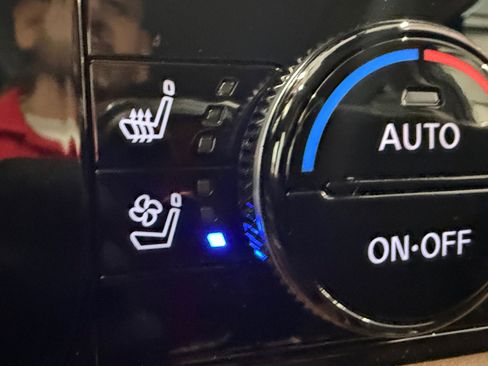 Used 2025 Nissan Pathfinder Platinum w/ Cargo Package image 28