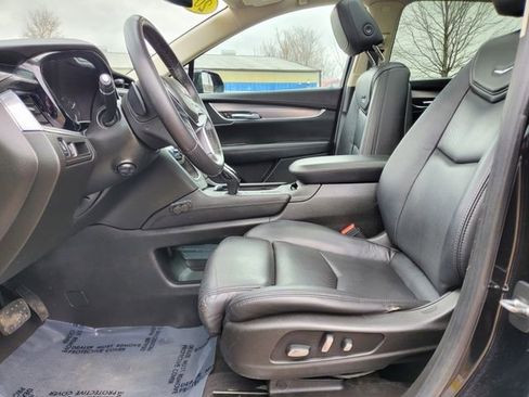 Used 2017 Cadillac XT5 Luxury w/ Driver Awareness Package image 4