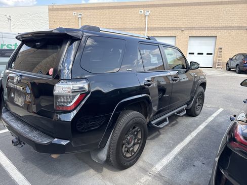 Used 2019 Toyota 4Runner SR5 AWD/4WD image 6
