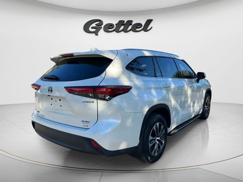 Used 2021 Toyota Highlander XLE AWD/4WD image 5