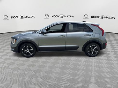 Used 2023 Kia Niro LX FWD image 4