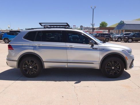 Used 2022 Volkswagen Tiguan SE R-Line AWD/4WD image 5
