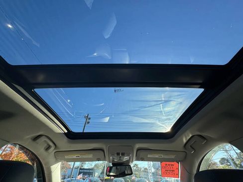 Used 2011 Cadillac SRX Luxury image 24