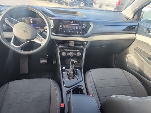 Used 2024 Volkswagen Taos SE image 5