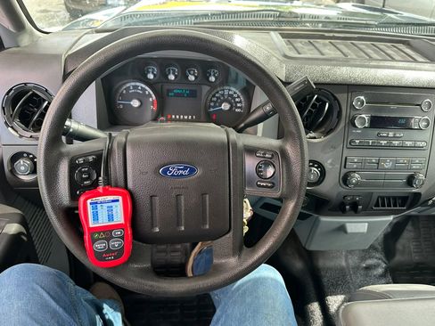 Used 2016 Ford F250 XL w/ Power Equipment Group AWD/4WD image 9