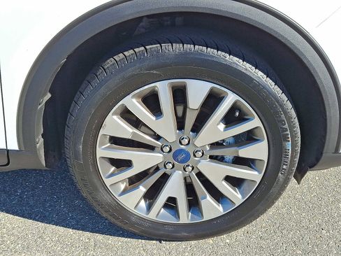 Used 2022 Ford Escape Titanium w/ Class II Trailer Tow Package image 8