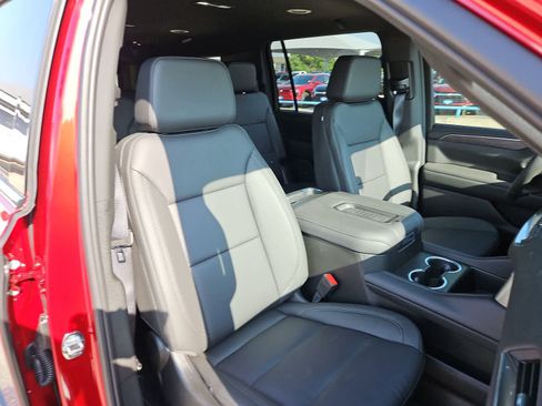 Used 2024 Chevrolet Suburban LT w/ Luxury Package AWD/4WD image 22