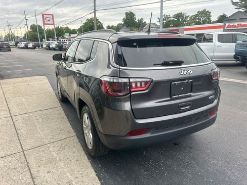Used 2022 Jeep Compass Latitude w/ Convenience Group FWD image 4
