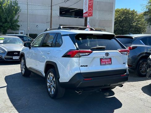 Used 2025 Toyota RAV4 XLE Premium FWD image 4