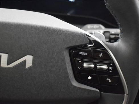 Used 2023 Kia Niro Wave image 12