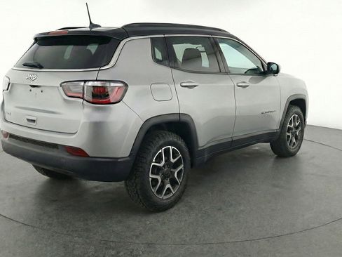 Used 2025 Jeep Compass Trailhawk image 9