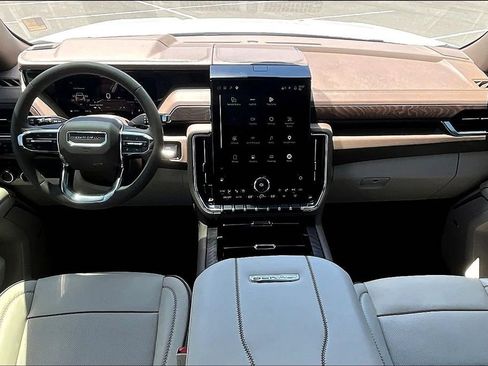 Used 2025 GMC Yukon XL Denali AWD/4WD image 14