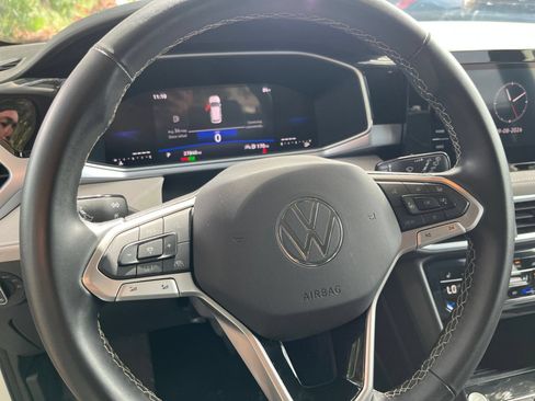 Used 2025 Volkswagen Taos SE FWD image 26
