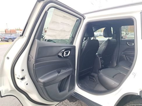 New 2026 Jeep Compass Latitude image 15