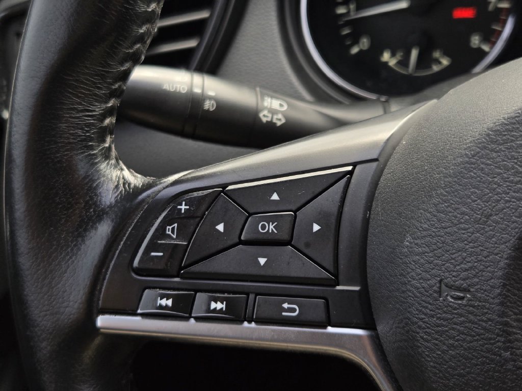 Used 2018 Nissan Rogue Sport SL FWD image 25