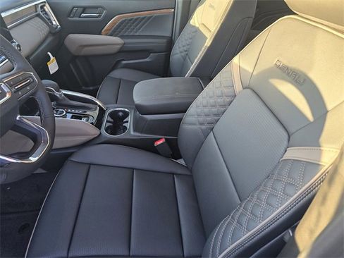 New 2026 GMC Canyon Denali image 17