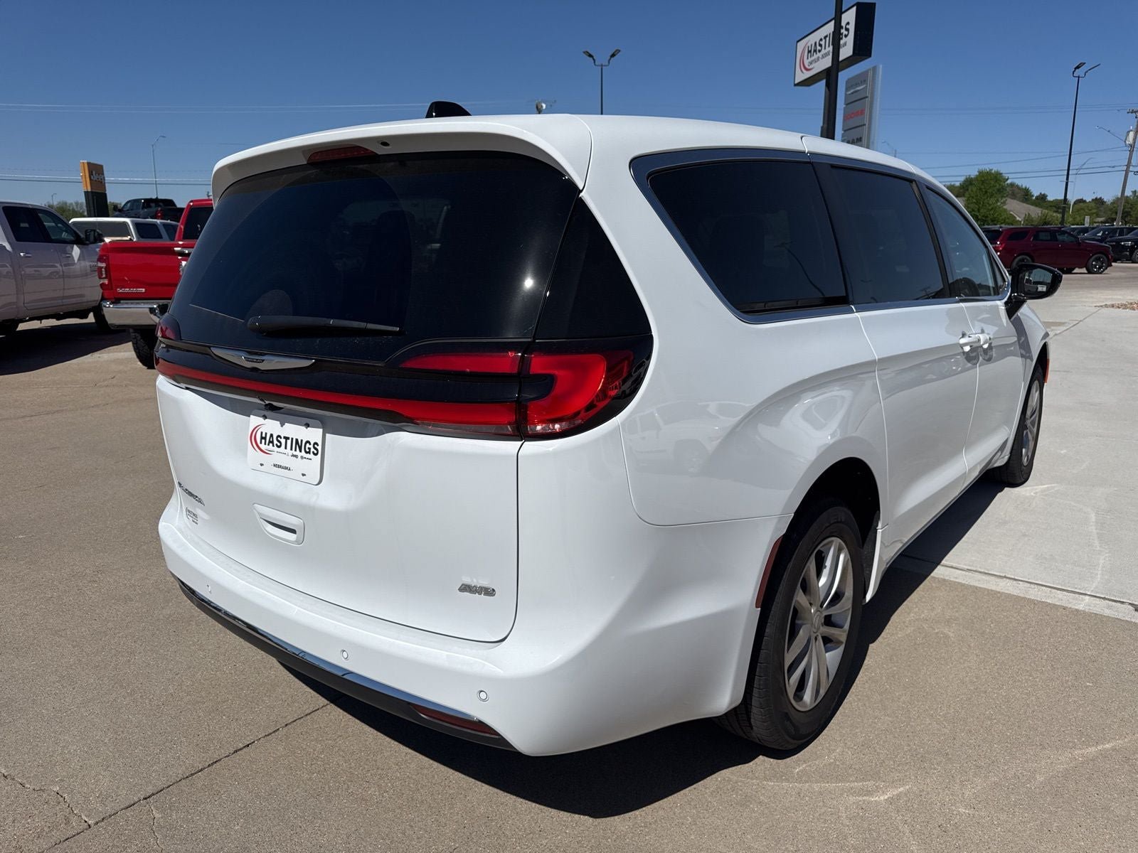 New 2026 Chrysler Pacifica Select AWD/4WD image 7