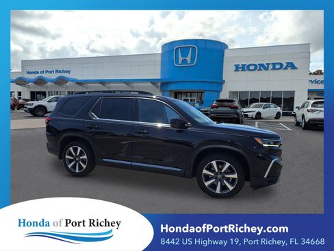 Certified 2024 Honda Pilot Touring image 1