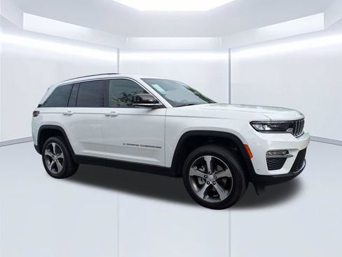 Used 2023 Jeep Grand Cherokee Limited w/ Luxury Tech Group II AWD/4WD image 1