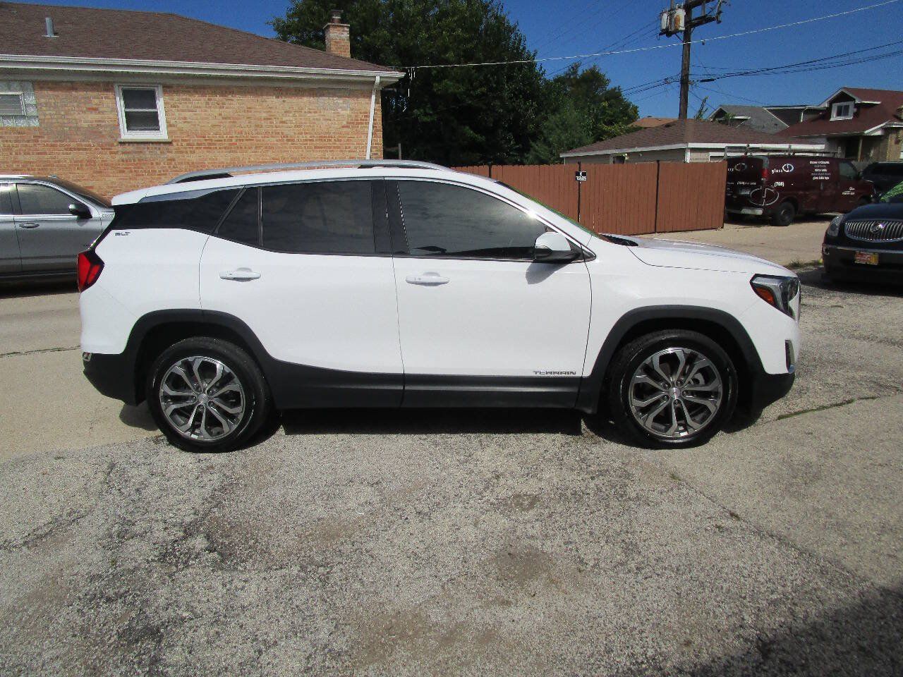 Used 2019 GMC Terrain SLT w/ Preferred Package FWD image 2