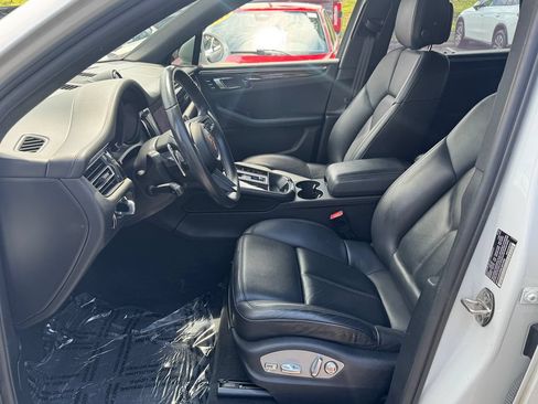 Used 2022 Porsche Macan AWD/4WD image 25