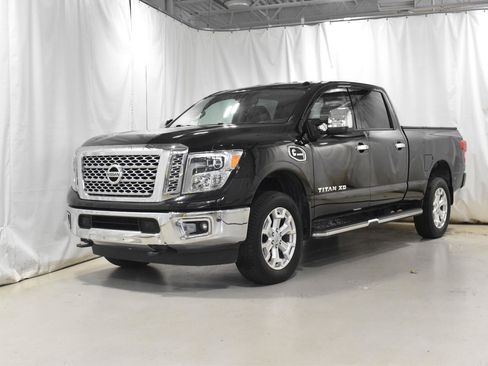 Used 2017 Nissan Titan SL image 2