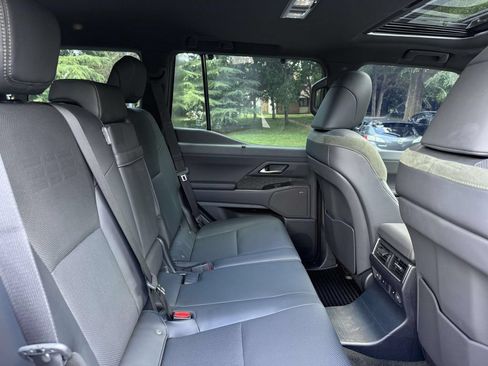 Used 2024 Lexus GX 550 AWD/4WD image 16