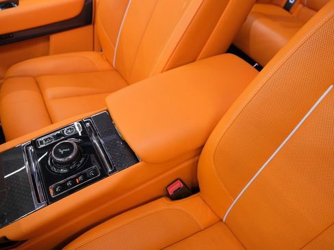 Used 2025 Rolls-Royce Cullinan Black Badge AWD/4WD image 20