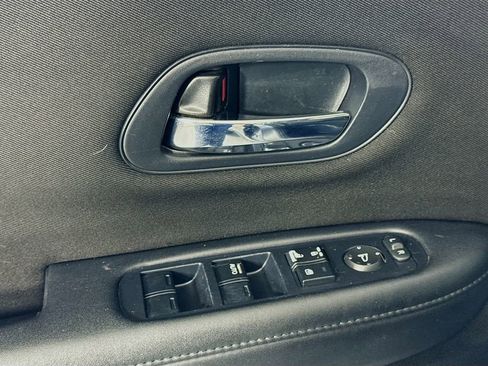 Used 2017 Honda HR-V LX image 22