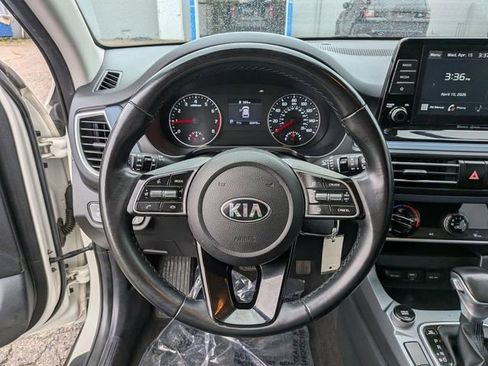 Used 2021 Kia Seltos S FWD image 17