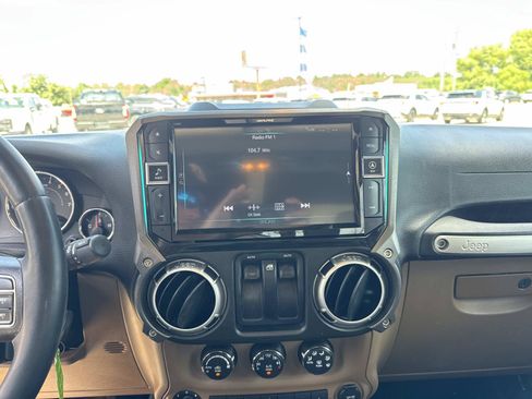 Used 2015 Jeep Wrangler Sahara w/ Connectivity Group AWD/4WD image 22