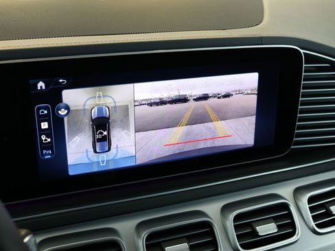 Used 2025 Mercedes-Benz GLS 450 4MATIC image 59