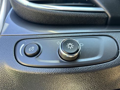 Used 2021 Buick Encore Preferred w/ Safety Package II image 21