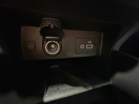Certified 2025 Nissan Versa SV w/ Trunk Package FWD image 31