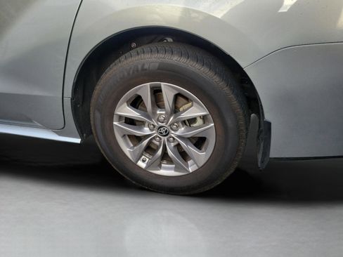 Certified 2024 Toyota Sienna XLE image 25