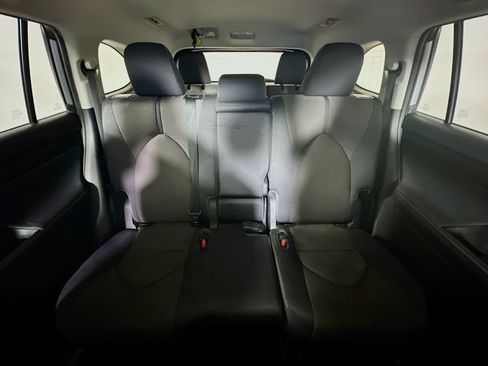 Used 2023 Toyota Highlander L FWD image 30