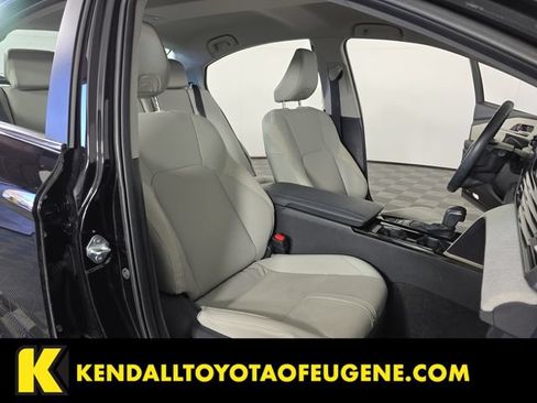 Used 2025 Toyota Camry XLE FWD image 28