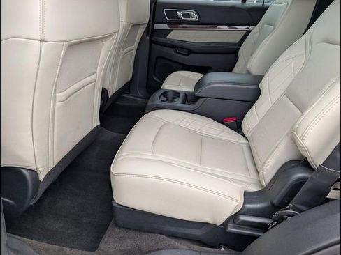 Used 2017 Ford Explorer Platinum AWD/4WD image 10