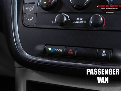 Used 2018 Dodge Grand Caravan SE w/ UConnect Hands-Free Group FWD image 27