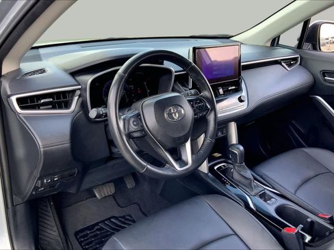 Used 2023 Toyota Corolla Cross XLE w/ Convenience Package FWD image 17