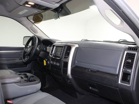 Used 2017 RAM 1500 Classic SLT AWD/4WD image 26