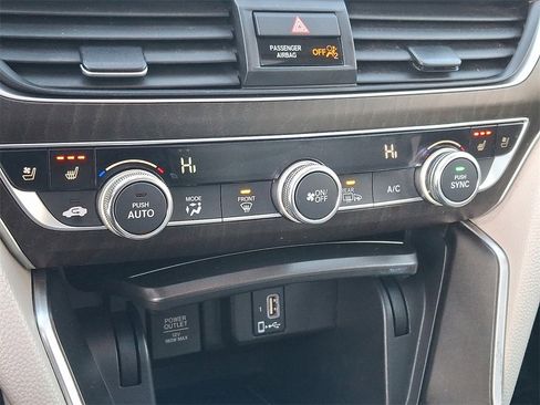 Used 2019 Honda Accord Touring image 16