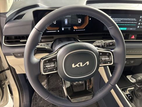 New 2026 Kia Carnival EX FWD image 30