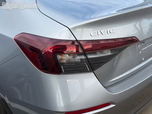 Used 2025 Honda Civic Sport image 9