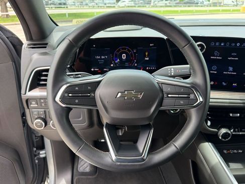 Used 2025 Chevrolet Suburban Z71 AWD/4WD image 16