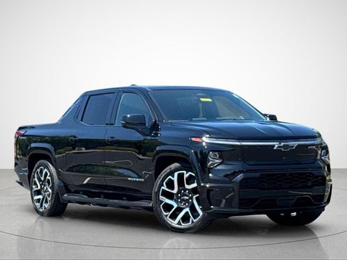 Used 2025 Chevrolet Silverado EV RST AWD/4WD image 2