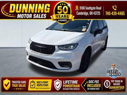 Used 2023 Chrysler Pacifica Limited w/ S Appearance Package