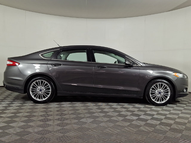 Used 2016 Ford Fusion SE w/ Equipment Group 202A FWD image 10