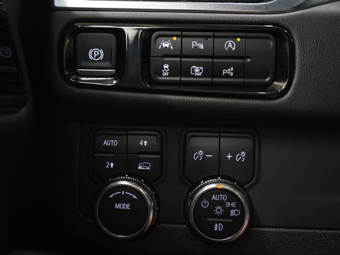 Used 2025 GMC Yukon XL Denali w/ Sun & Power Step Package AWD/4WD image 24